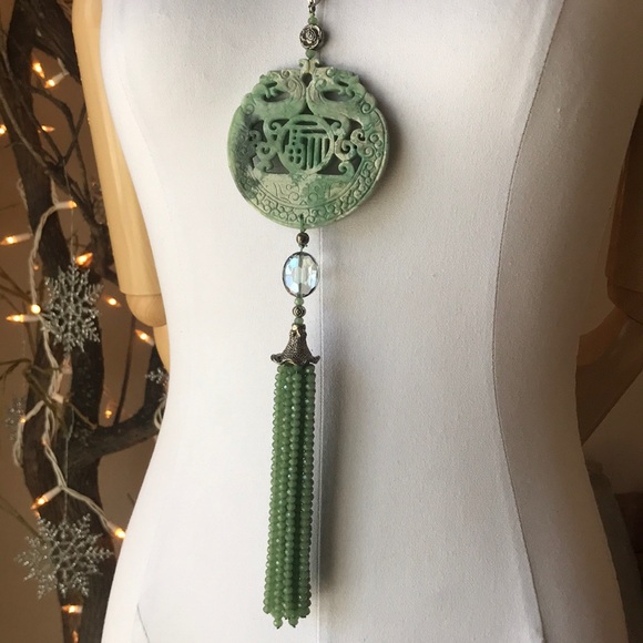 Stunning crystal and jade statement necklace - Picture 3 of 8